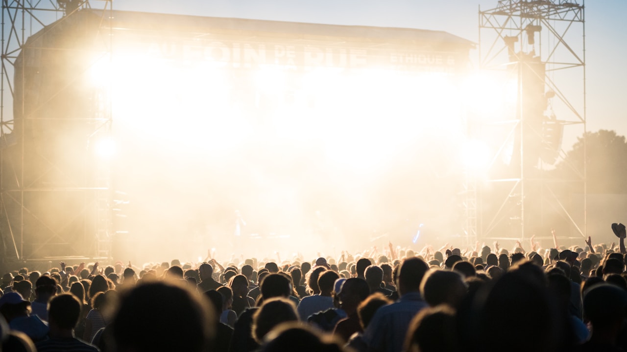 音楽フェス・野外イベントの撮影機材とワークフロー2026|過酷な環境で記録を残すプロの機材構成