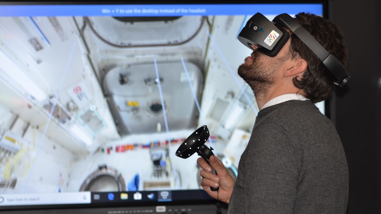 360度動画・VRツアーの作り方2026|施設をまるごと見せるバーチャル見学コンテンツの実務